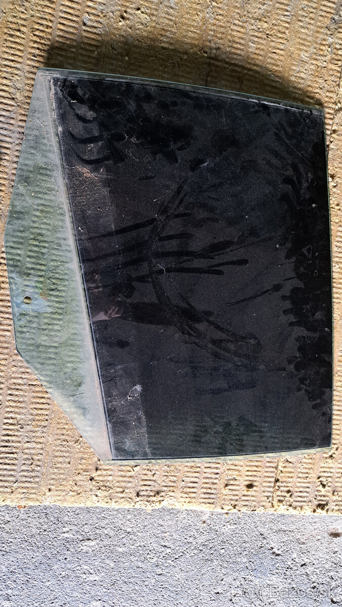 Sklo Golf 5 hatchback