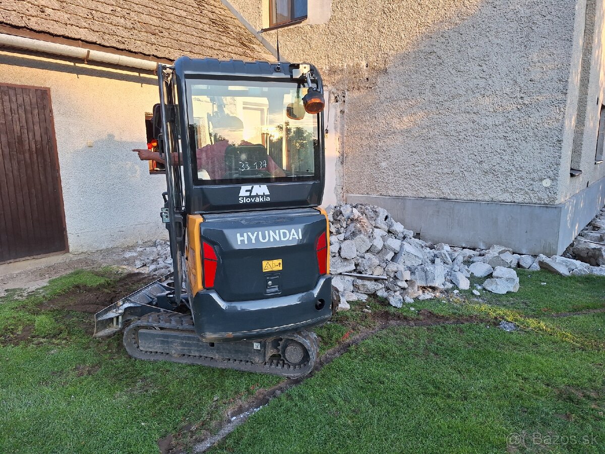 2040 KG rypadlo Hyundai HX19A