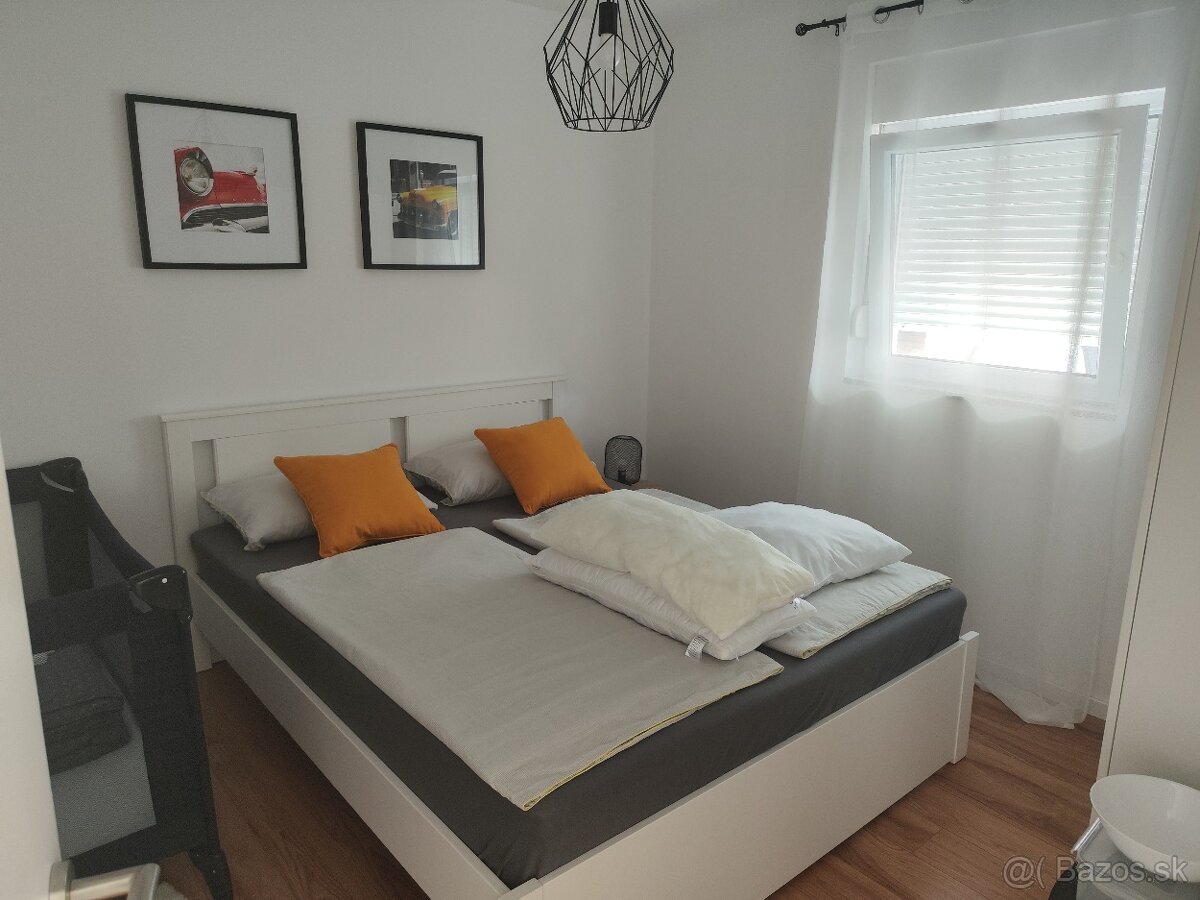 Dom s 2 apartmánmi a garážou, Chorvátsko VIR