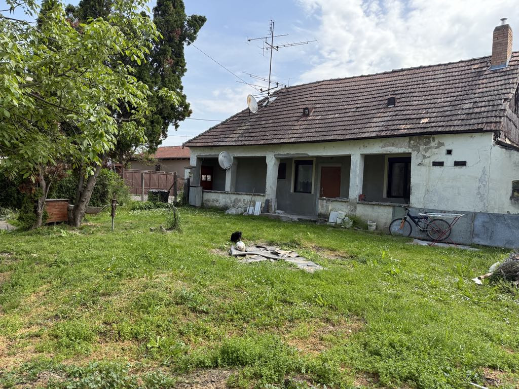 Starý domček s obrovským potenciálom v obci Jahodná