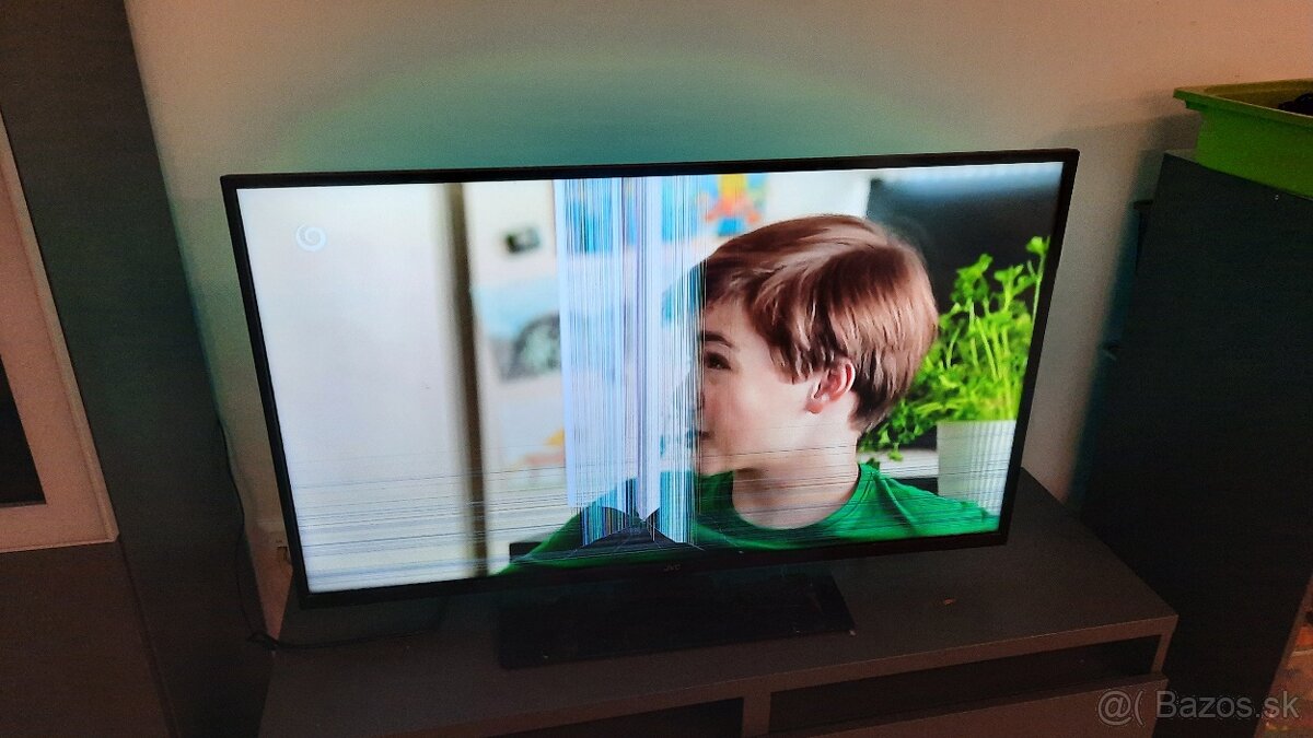 Televízor JVC na súčiastky
