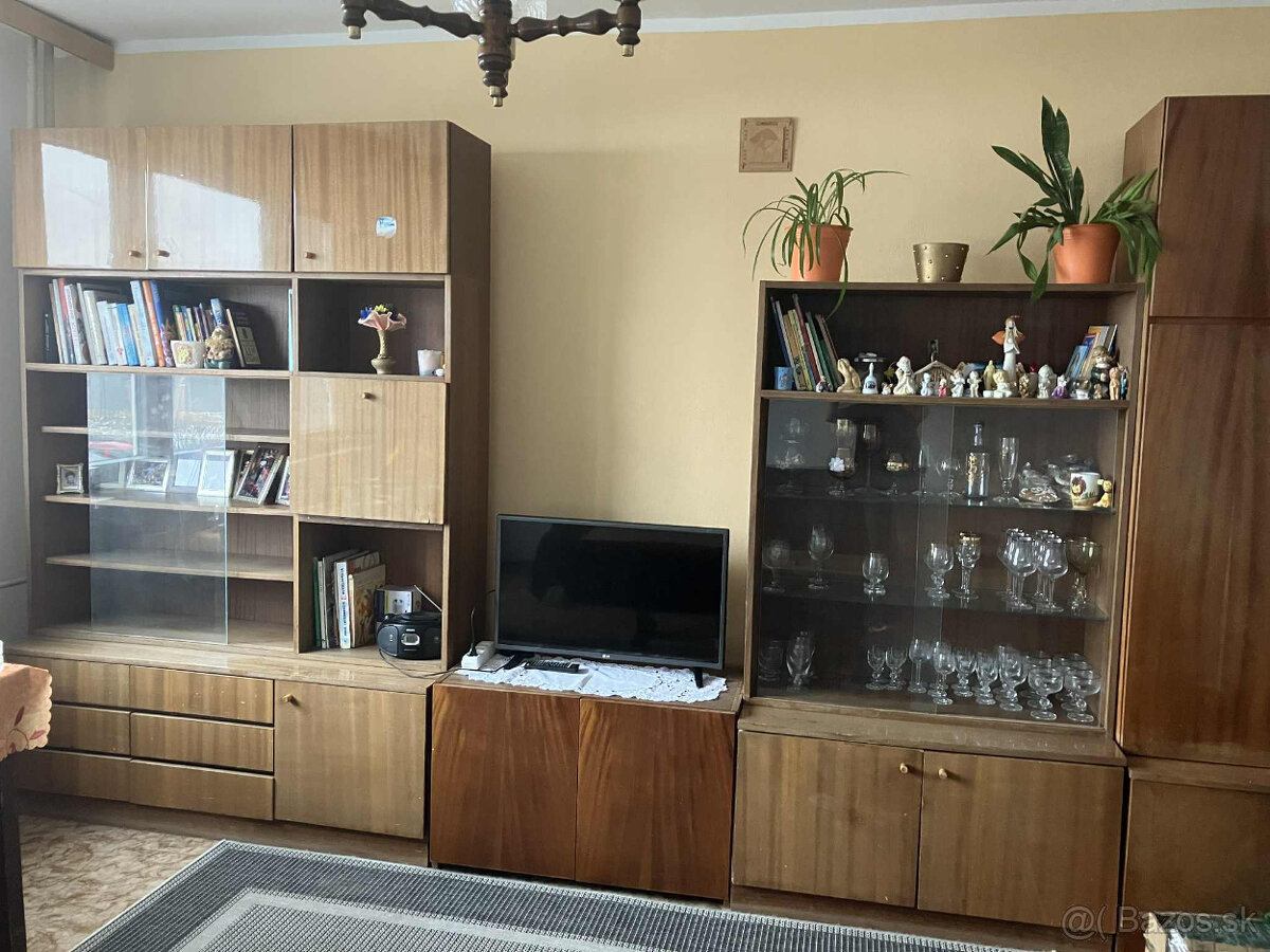 Predám starý drevený nábytok