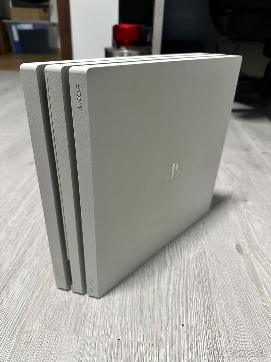 Ps4 pro 1TB + 2x joystick
