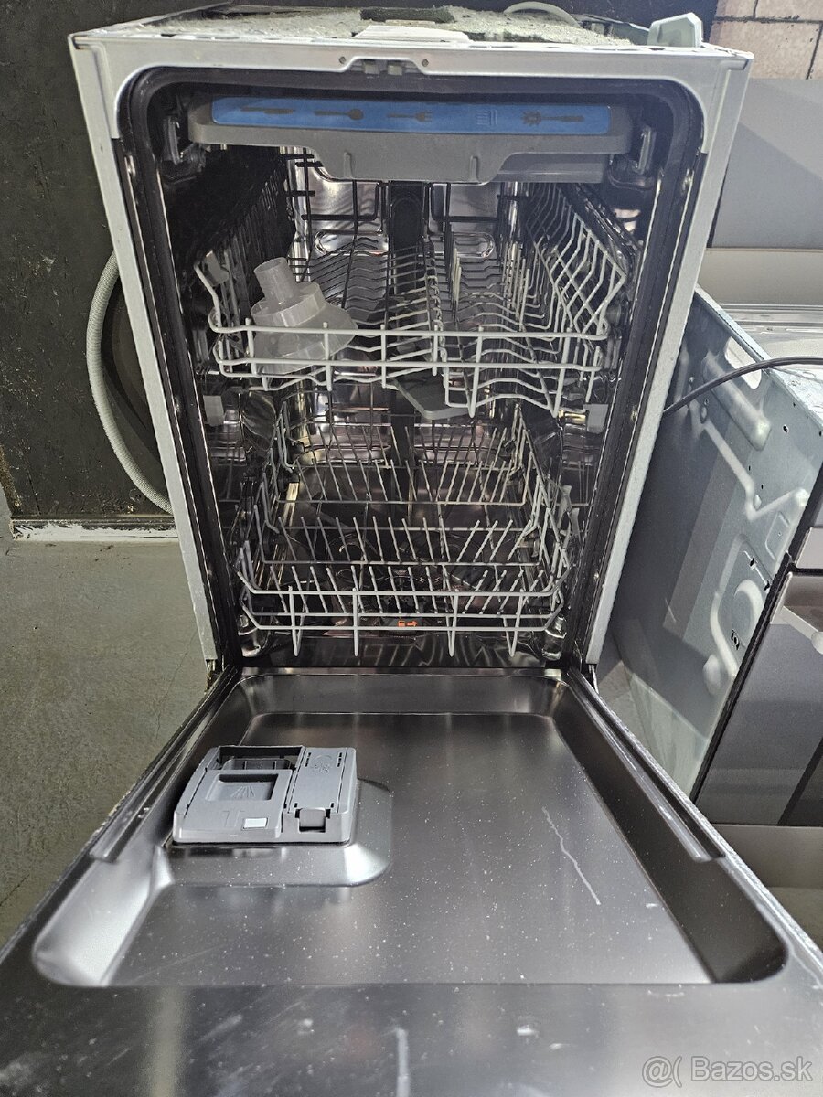 Vstavana umyvacka Electrolux 45cm 2 rocna - AKTUALNE