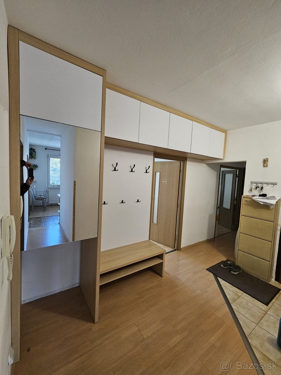 Vstavaná chodbova zostava - Bytovka
