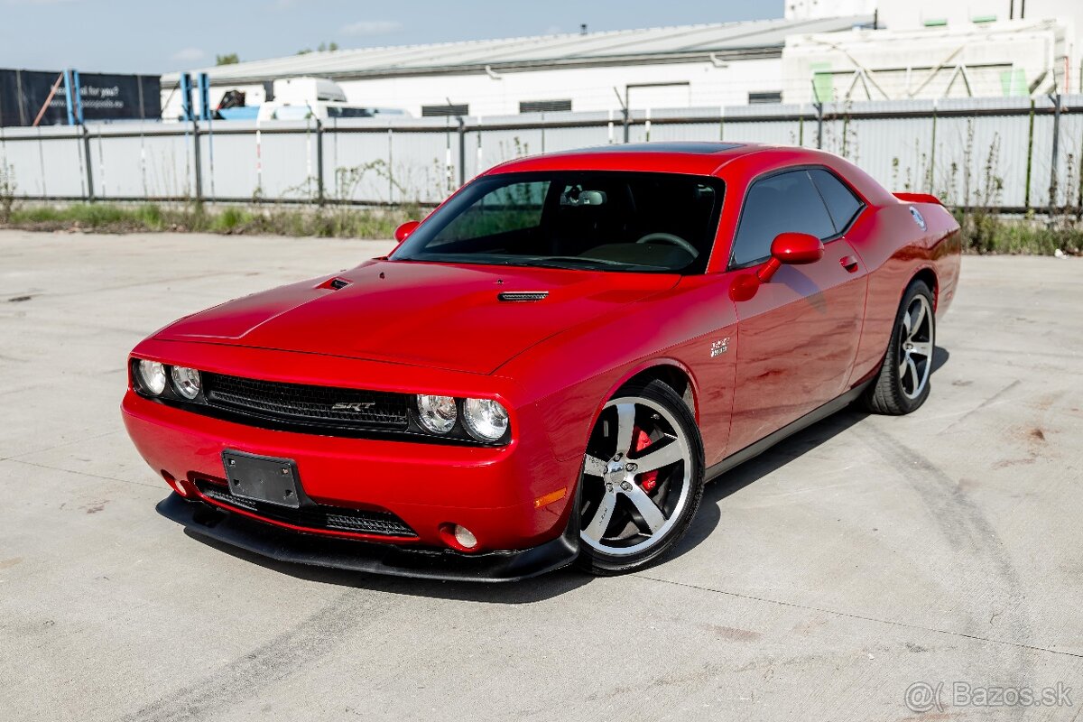 Dodge Challenger SRT8 6.4 MANUÁL 477PS