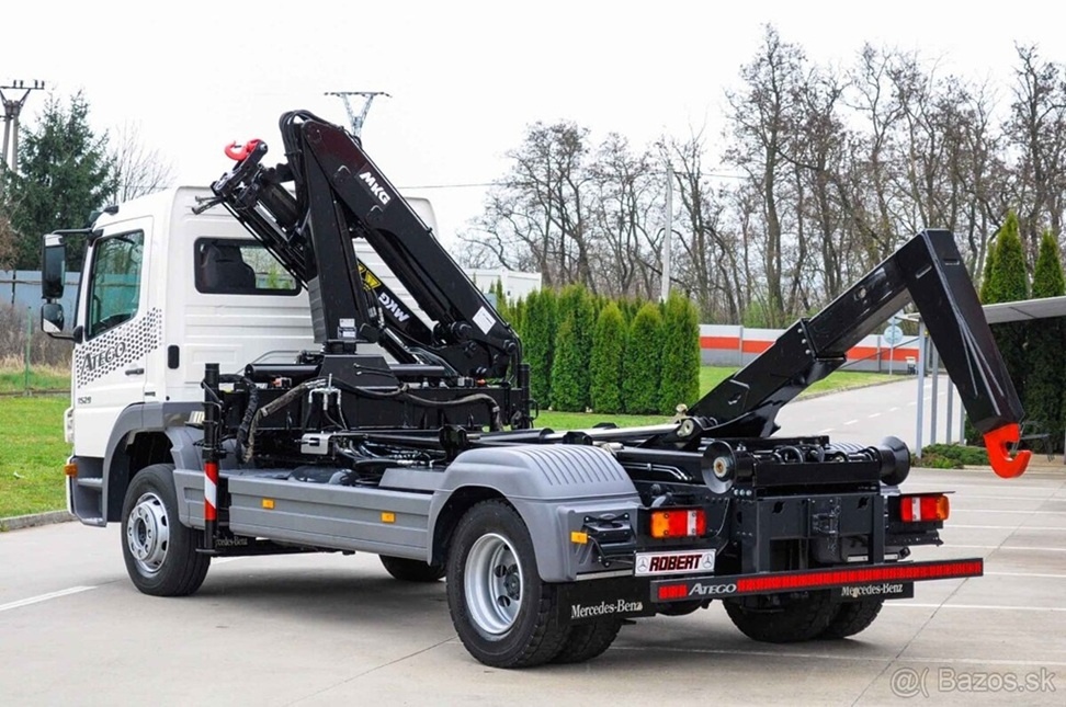 MERCEDES 15T NOVÝ HÁKOVÝ NOSIČ KONTAJNEROV HYDRAULICKÁ RUKA