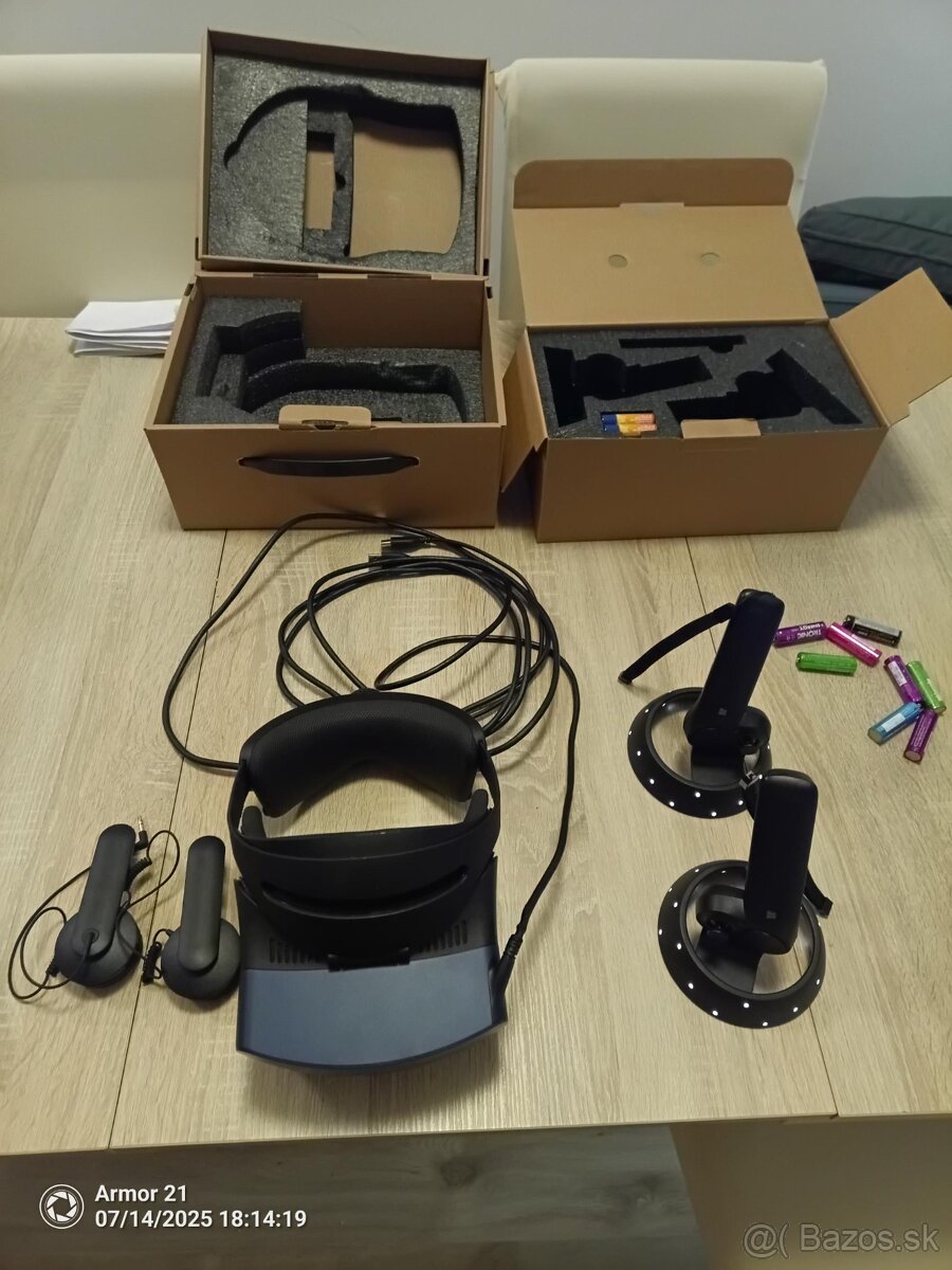 Acer OJO 500 VR s ovládačmi