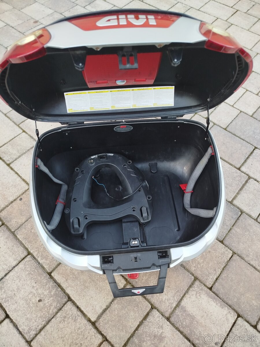 Kufor na motorku GIVI MAXIA 3