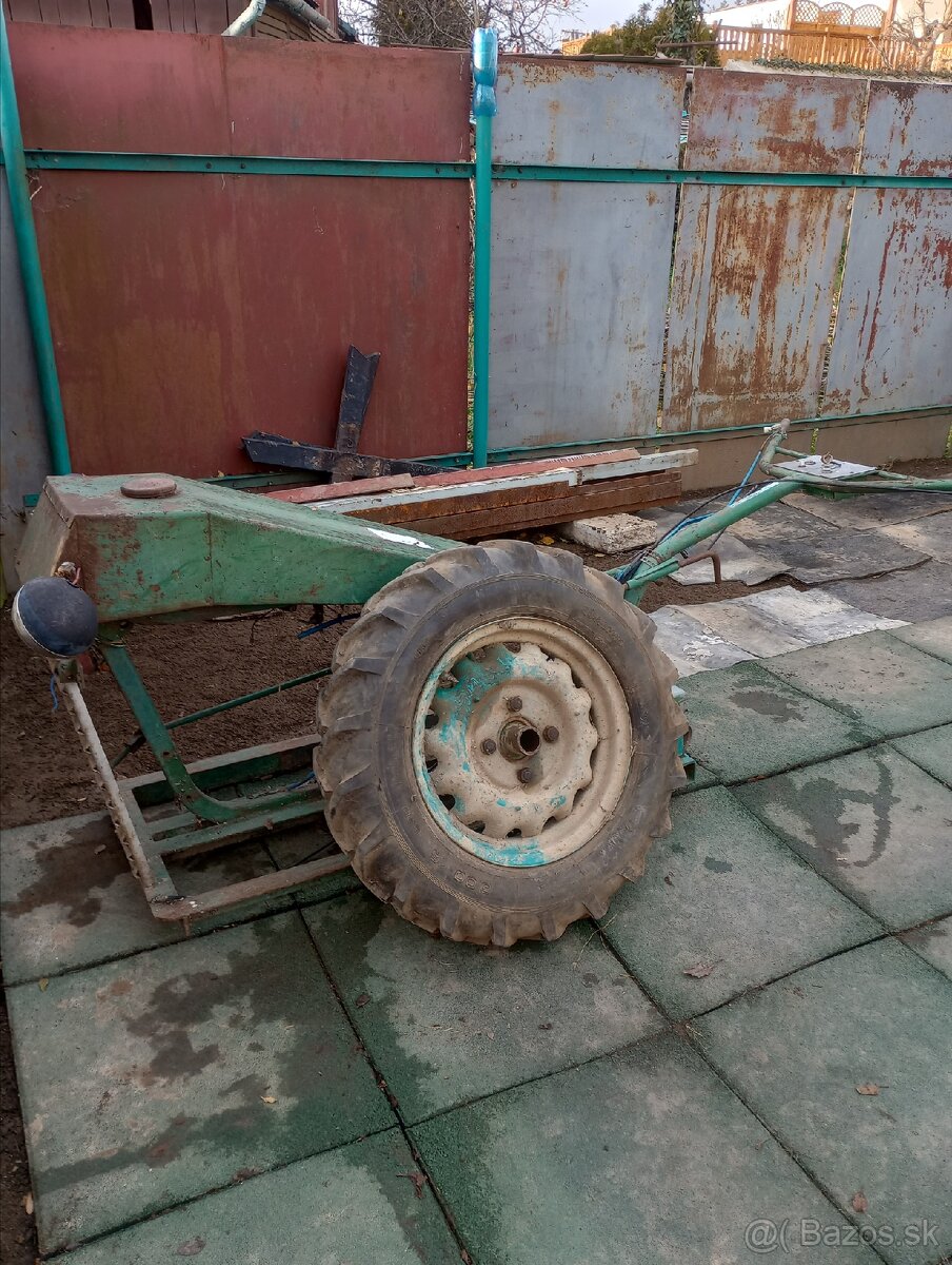 Predám traktorik z vlečkou