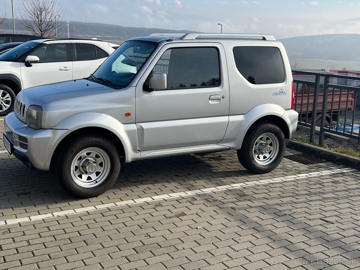 Suzuki Jimny 4x4, 1.3i, 63kW- strieborný