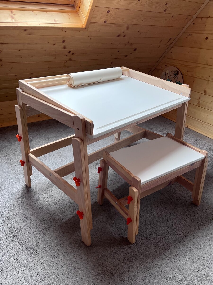 Detský písací stôl Ikea.