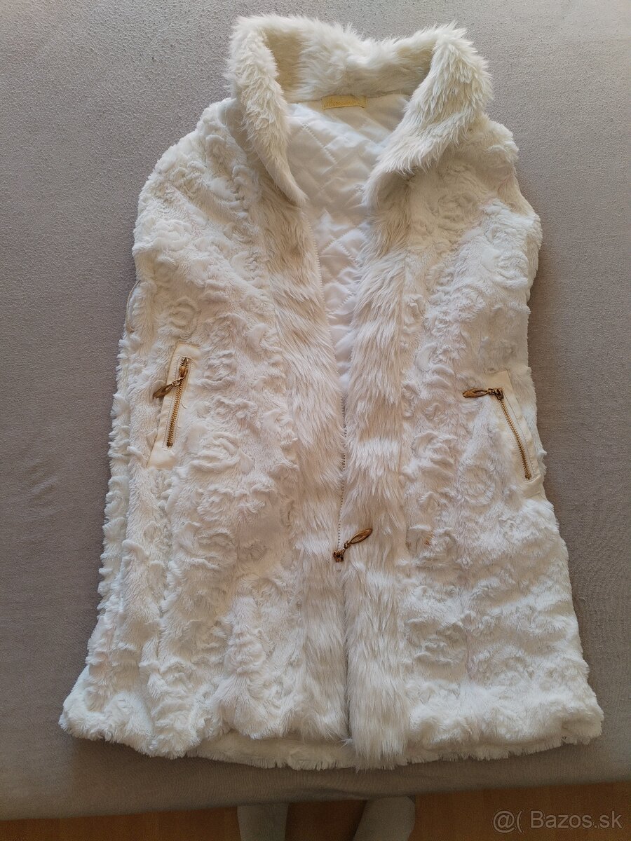 Ponukam na predaj balik oblečenia