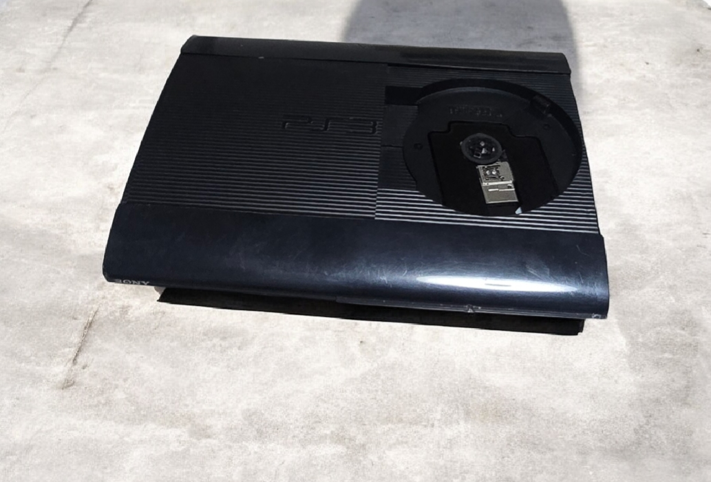 🎮 PlayStation 3 Super Slim 500 GB (CECH-4204C) + 3 HRY
