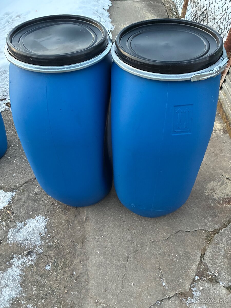 Plastové sudy s uzáverom