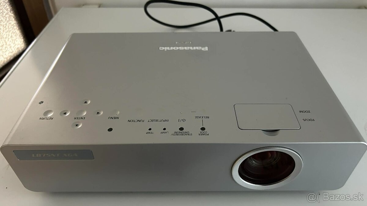 projektor panasonic pt lb75nt