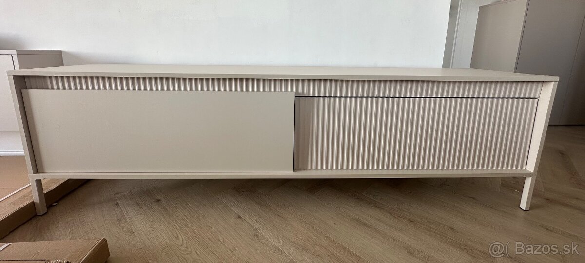 Skrinka pod TV Senso