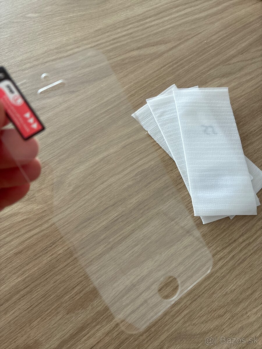 Ochranne sklicko a tlacidlo na iphone 5S