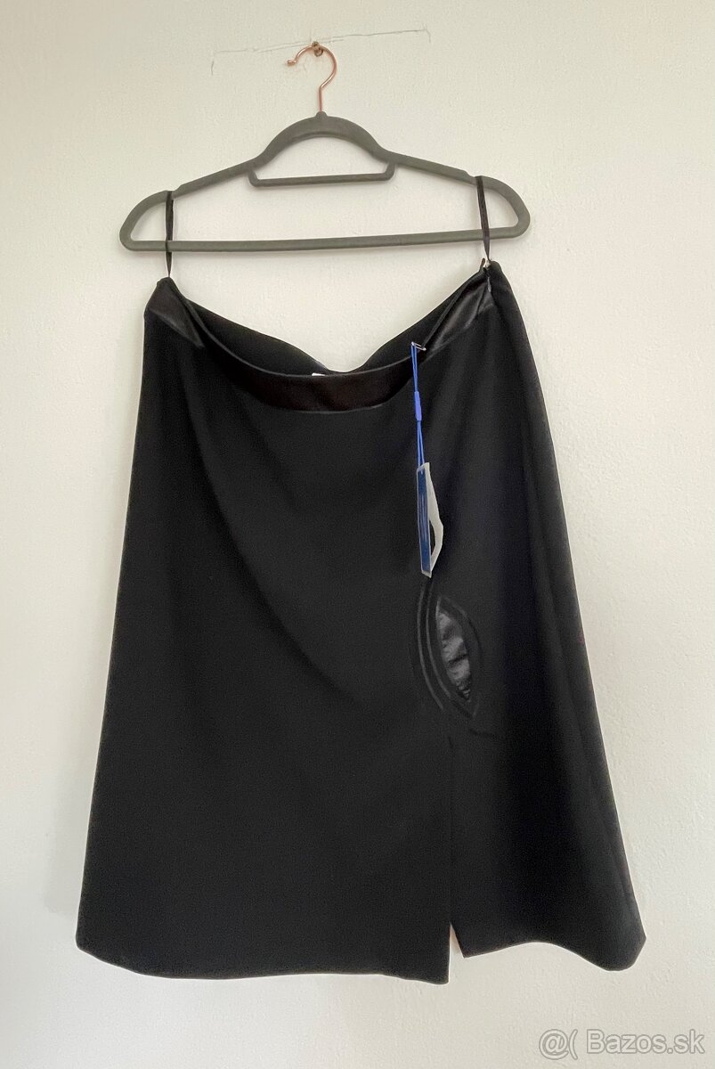 Čierna suknňa  klasická - nová