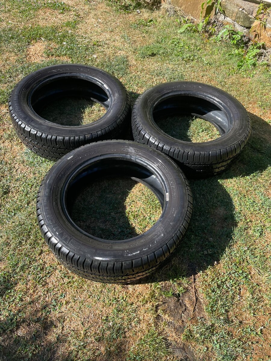 Predám letné pneu MICHELIN AGILIS 215/60R17 104/102 H