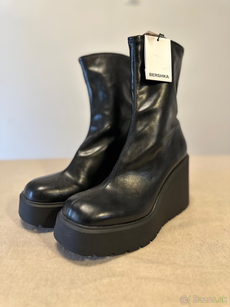 Nové Bershka kotníkové topánky č. 41