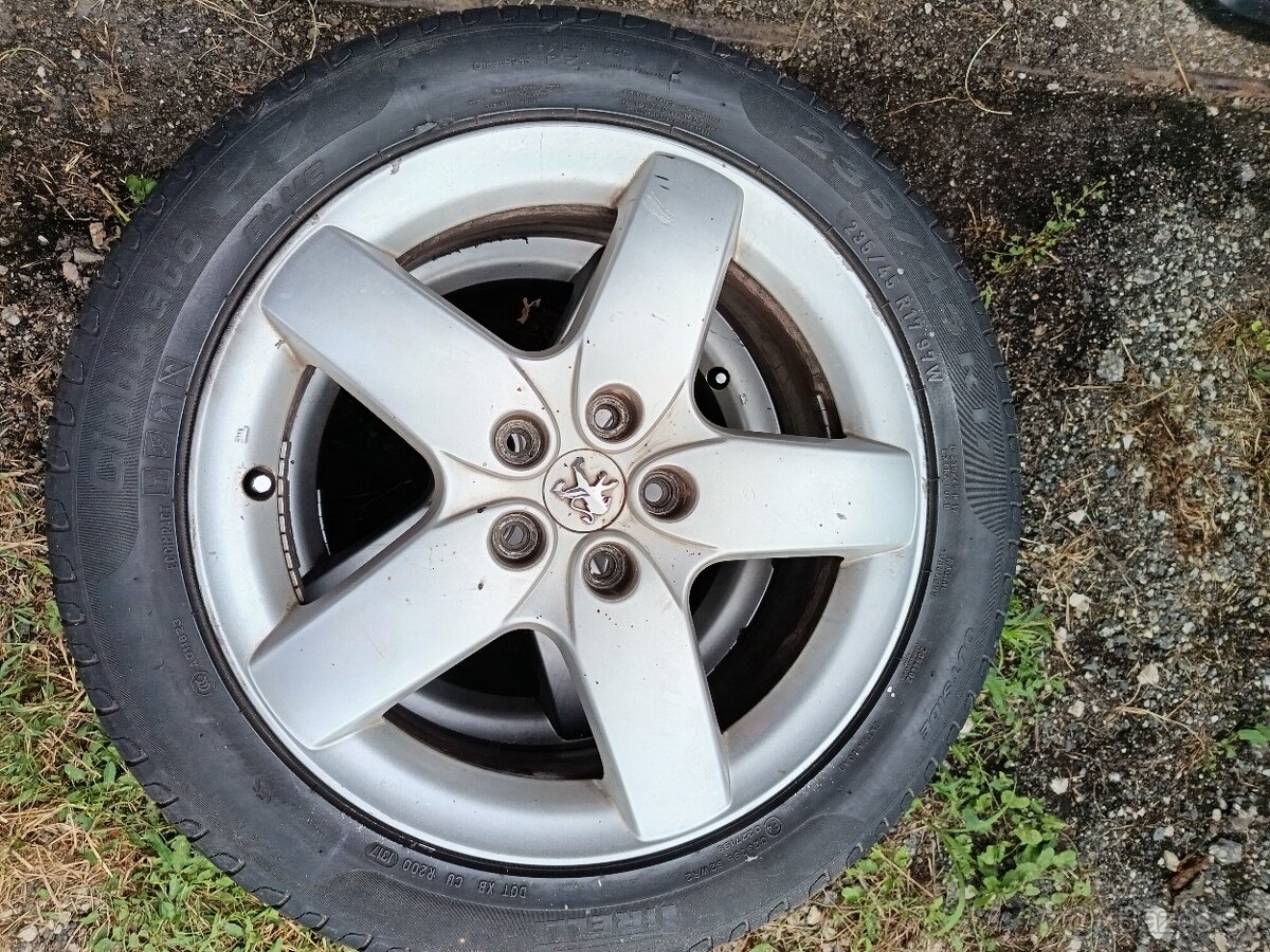 Hliníkové kolesá s pneumatikami na Peugeot