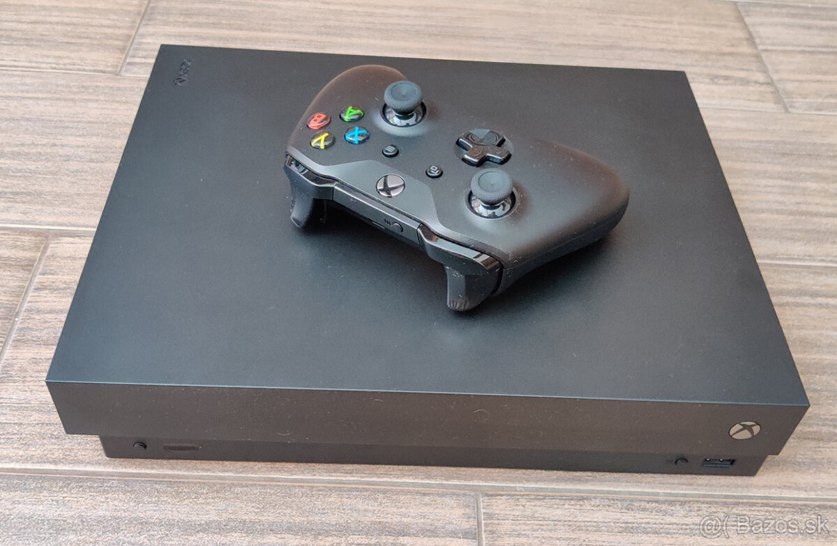 XBOX ONE X 1TB +hra