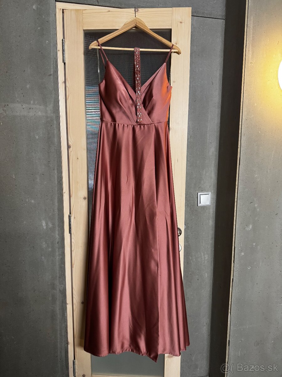 Dlhé staroružové spoločenské šaty