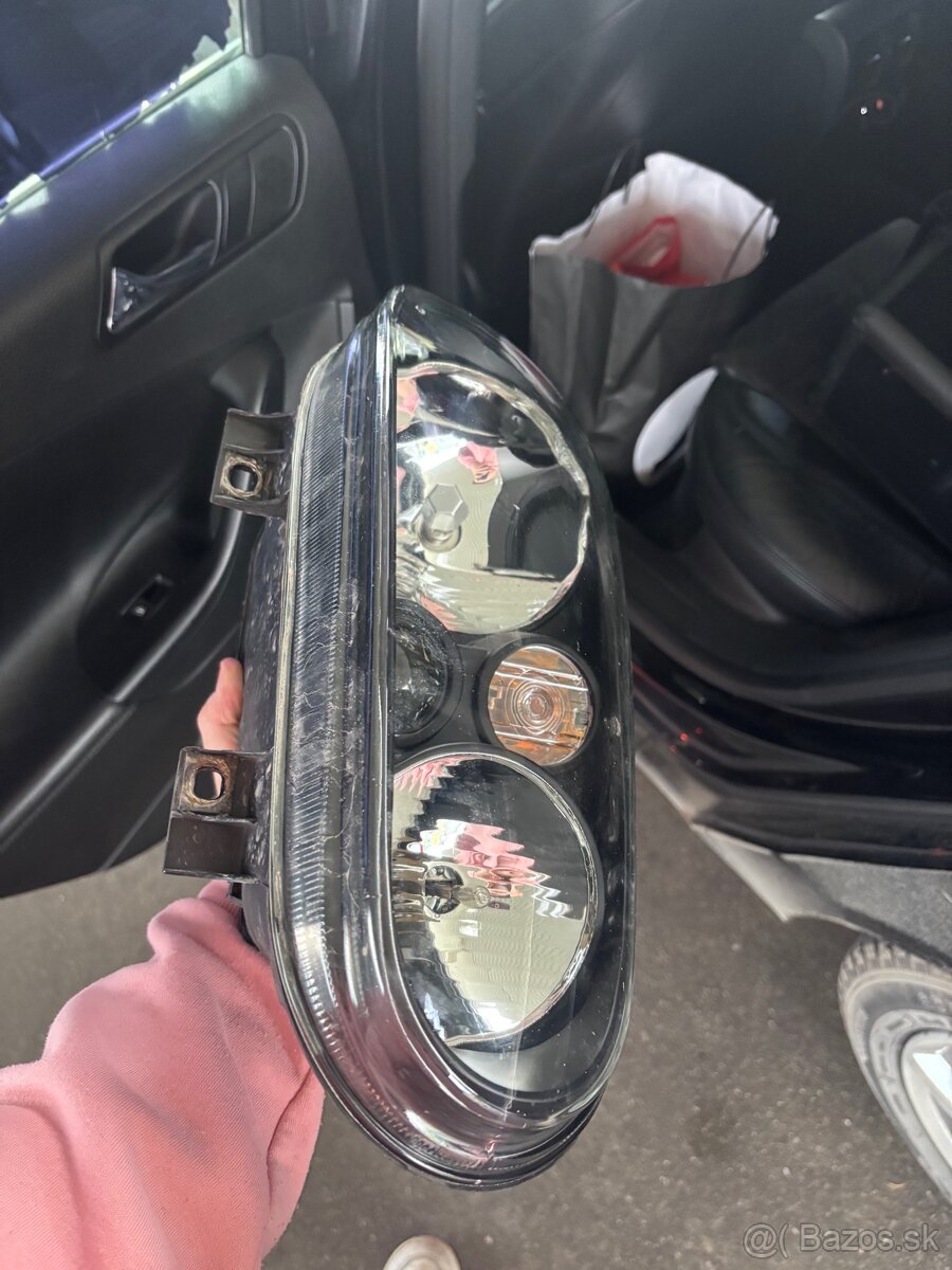 Predne svetla na golf 4