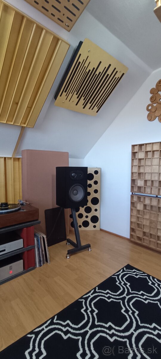 Stojany na reproduktory