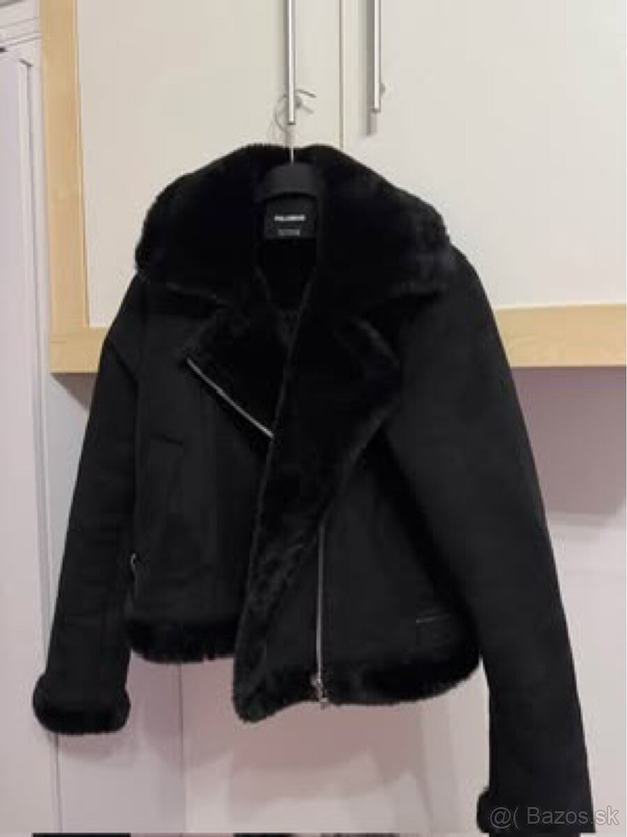 zimný čierny kabát PULL&BEAR pre ženy