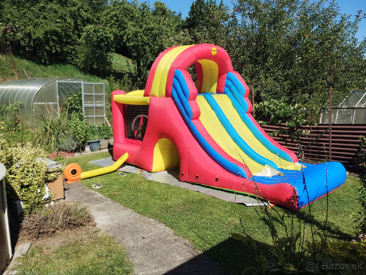 Prenájom skakacieho hradu