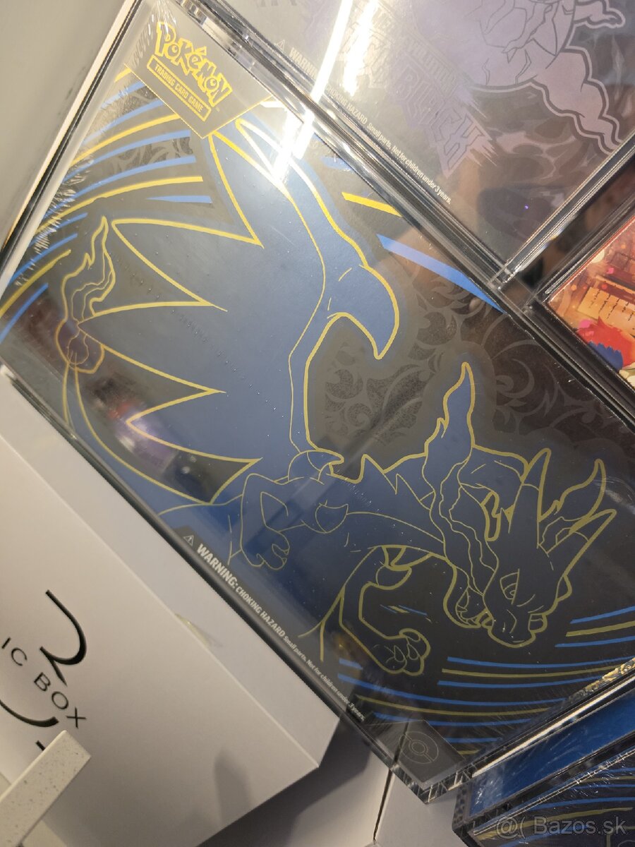 Pokemon Charizard ultra premium collection