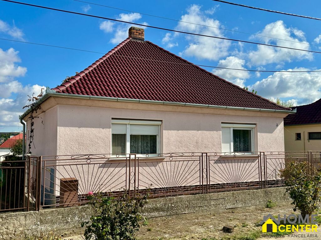 NA PREDAJ 2 IZBOVÝ RODINNÝ DOM S LETNOU KUCHYNKOU, DULOVCE