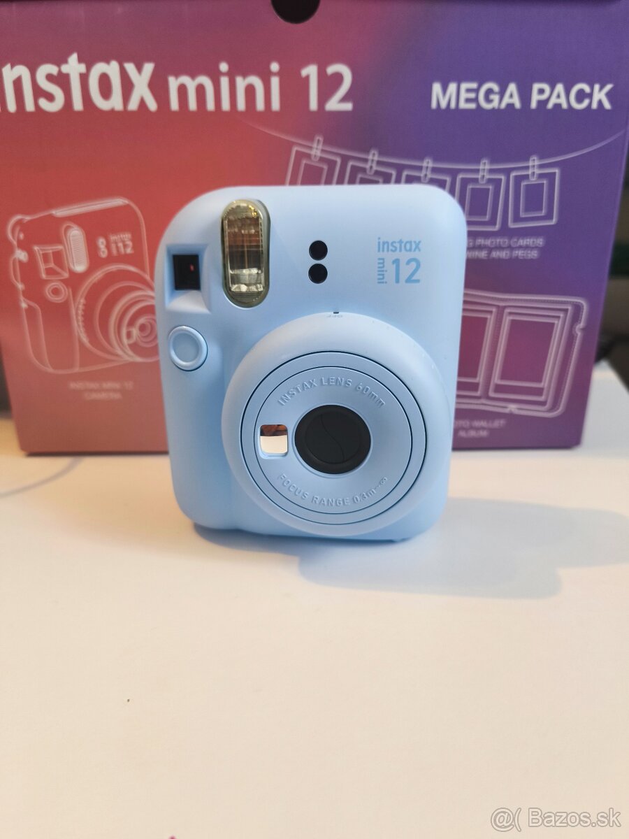 Foťák instax mini12