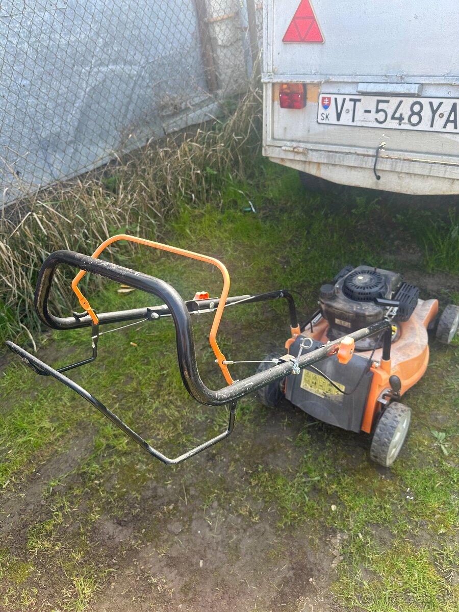 Kosačka s pojazdom ( čitaj inzerát )