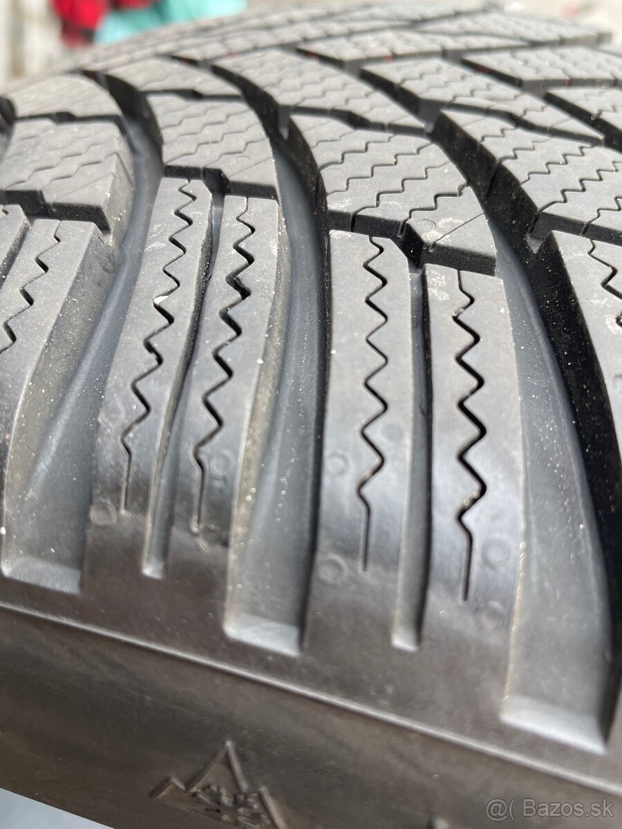 Zimné ako nové Firestone Winterhawk 4 235/40R19 96V