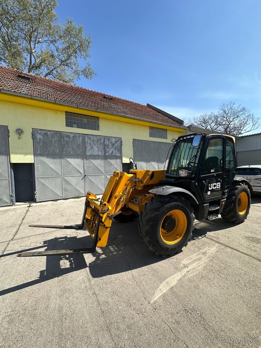 Teleskopický nakladač JCB 531-70