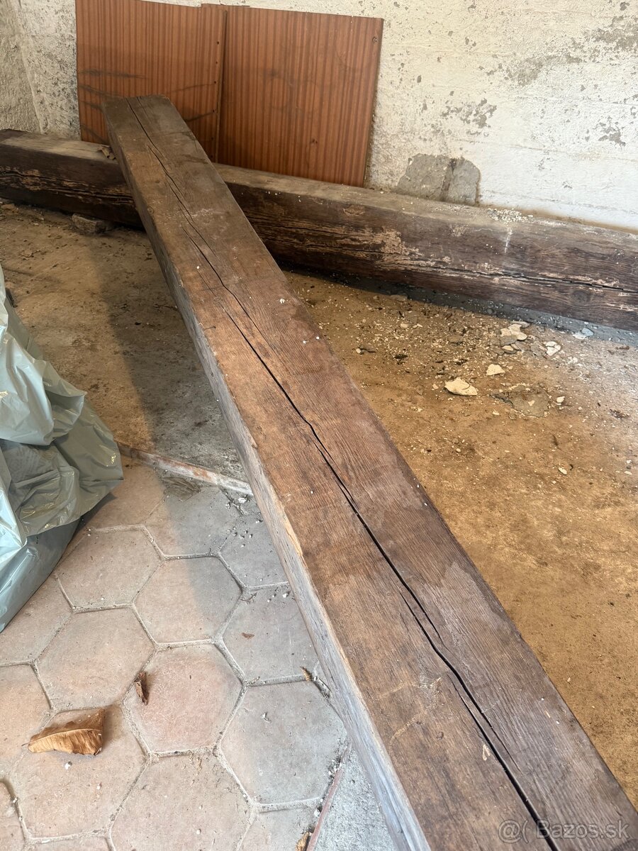 2 staré drevené hranoly – 24 × 18 × 350 cm