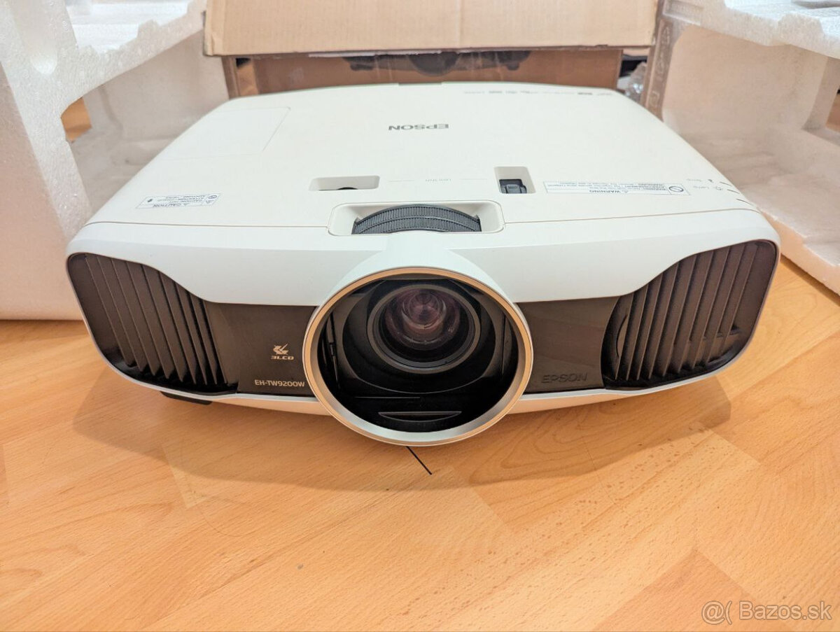Epson EH-TW9200W Full HD projektor + bezdrôtový prijímač