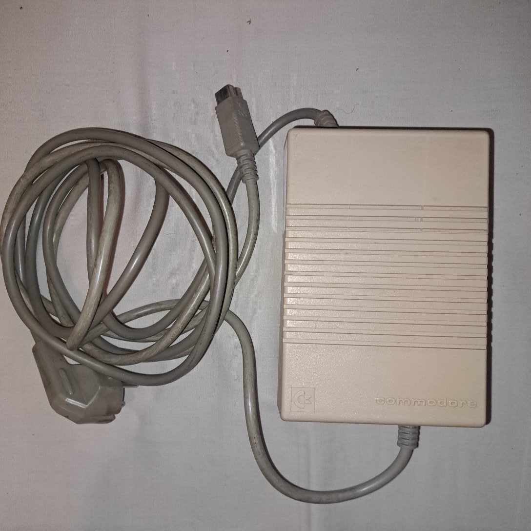 Commodore Amiga napajaci zdroj/power supply