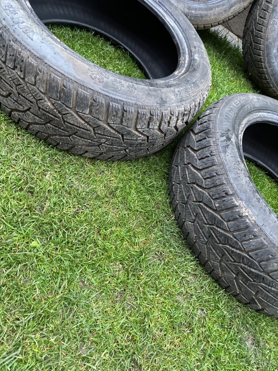 Pneu 215/55R16