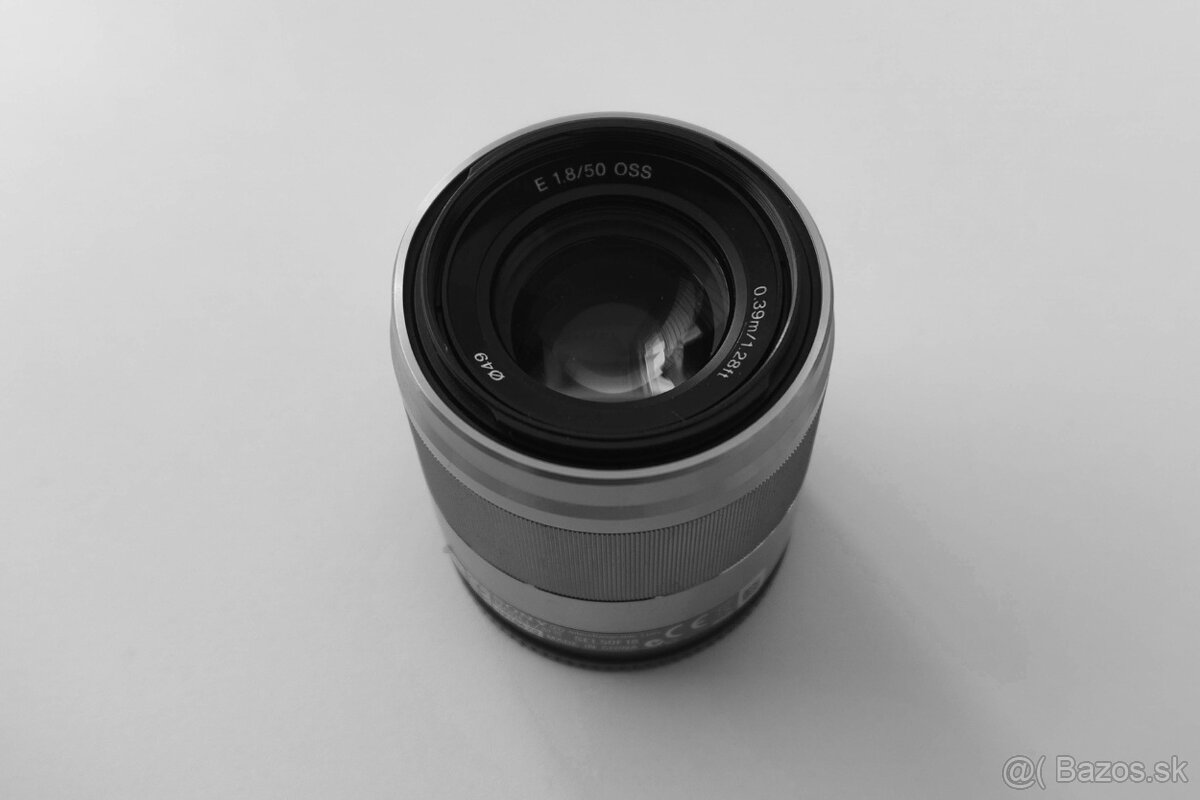 Objektív na portréty Sony E 50 mm F1.8 OSS APS-C