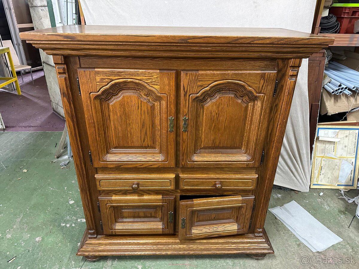 Skriňa z masívu - holandský nábytok