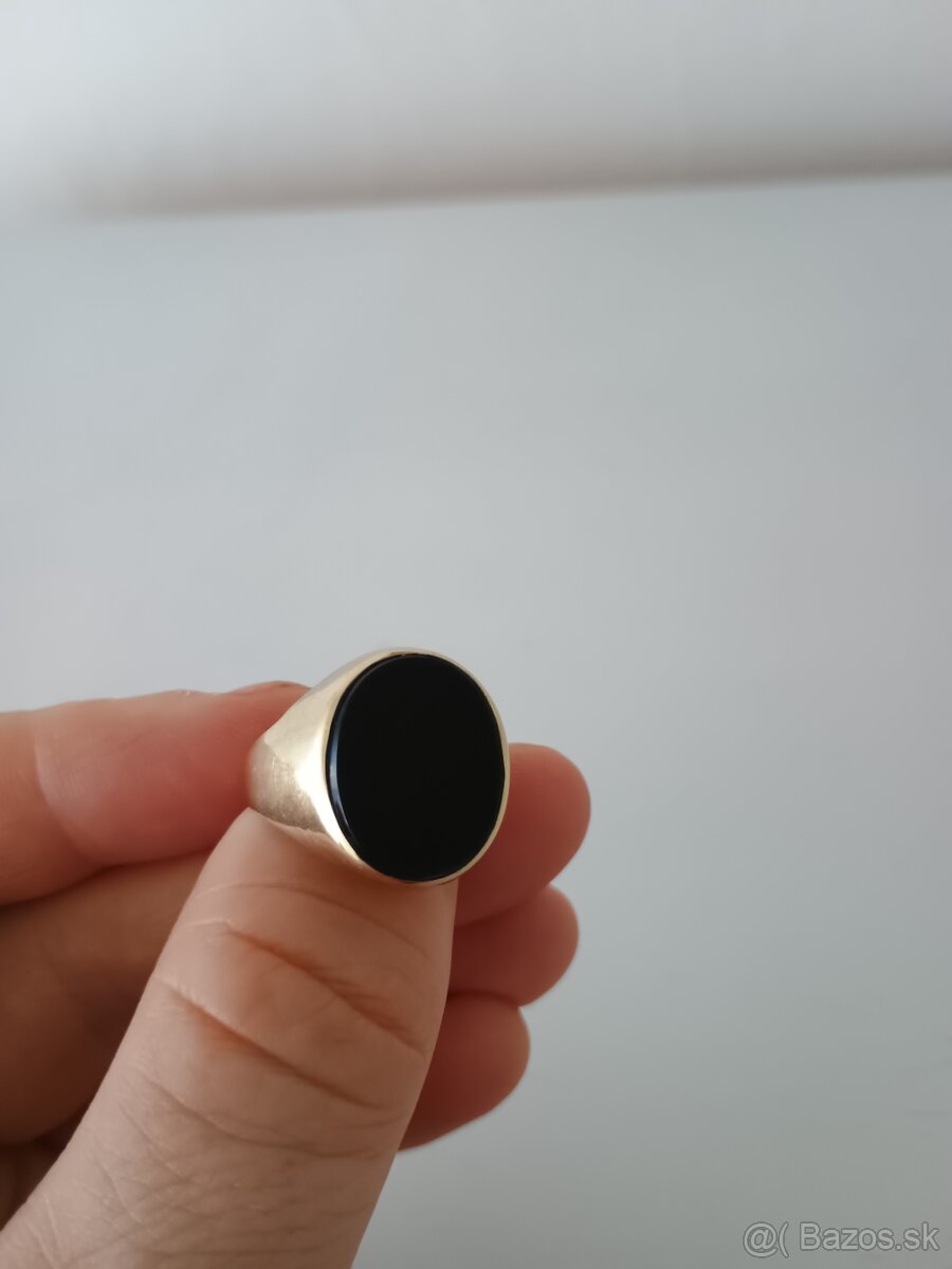 Pánsky zlatý prsten s ónyxom