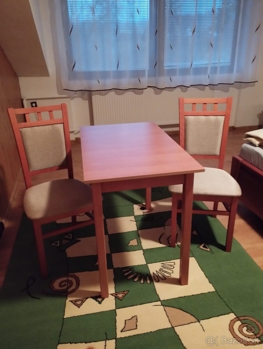 Predám súpravu stôl a dve stoličky+koberec