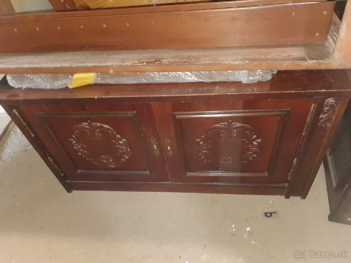 Predam stare skrine komody
