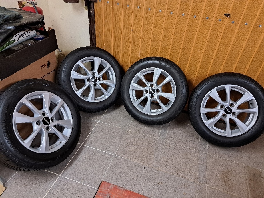4 x disk Oxxo Oberon 6,5Jx16 4x100 ET40 + pneu