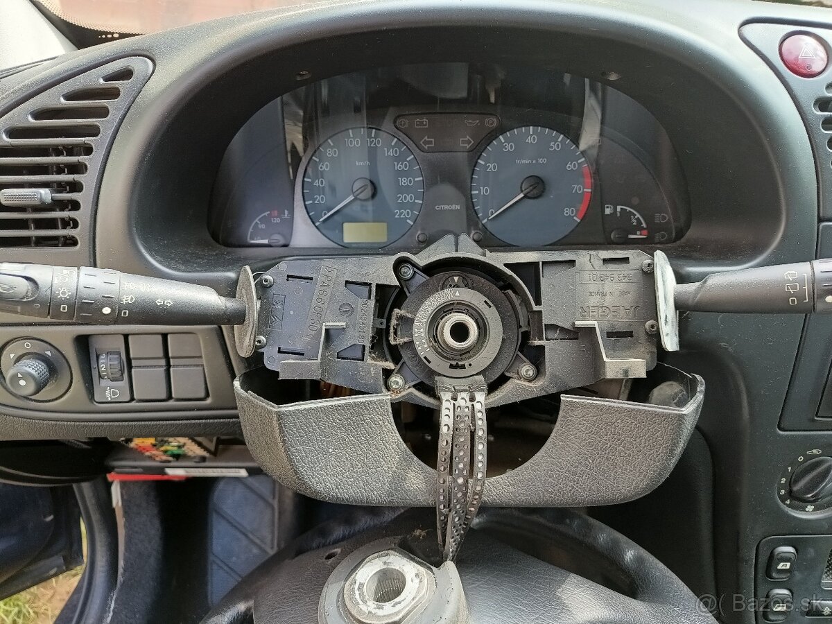 Airbag a páčky.
