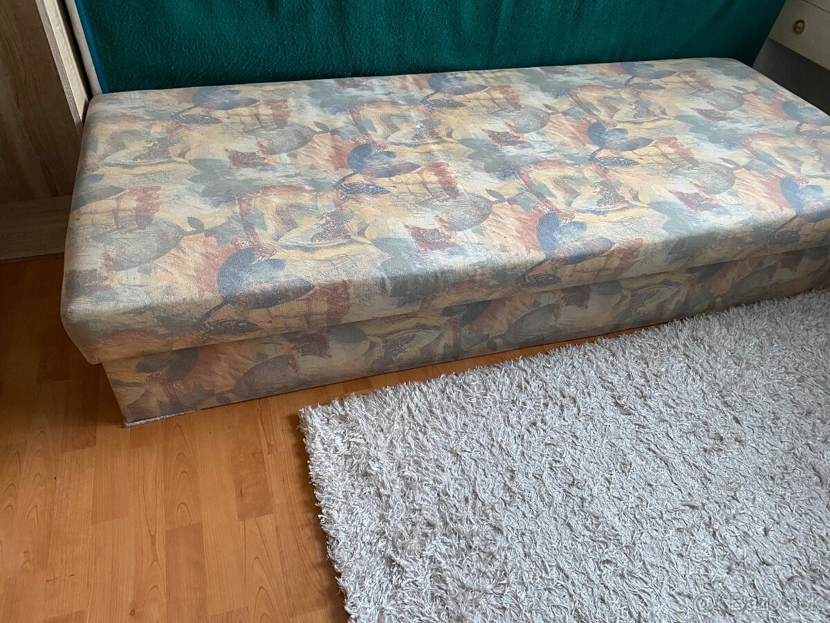 Valenda s úložným priestorom